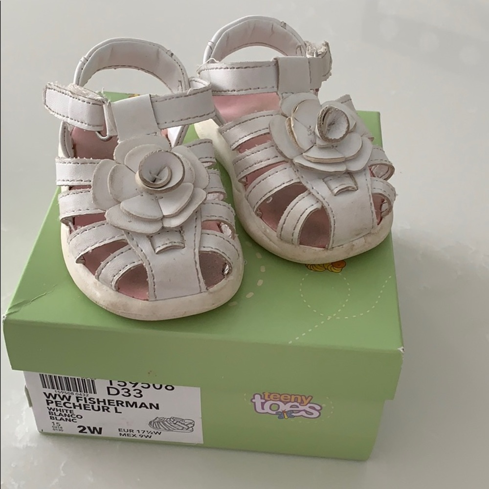 Size 2 White fisherman sandal